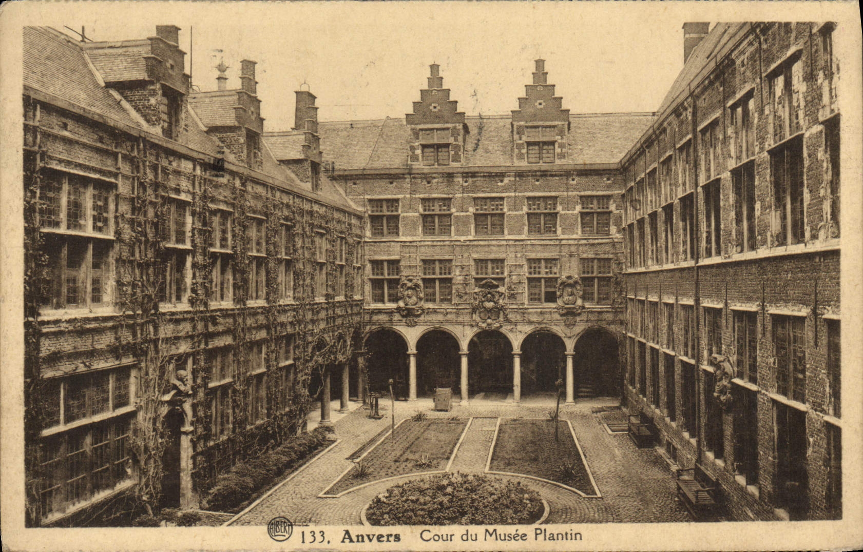CPA Anvers Cour Du Musee Plantin