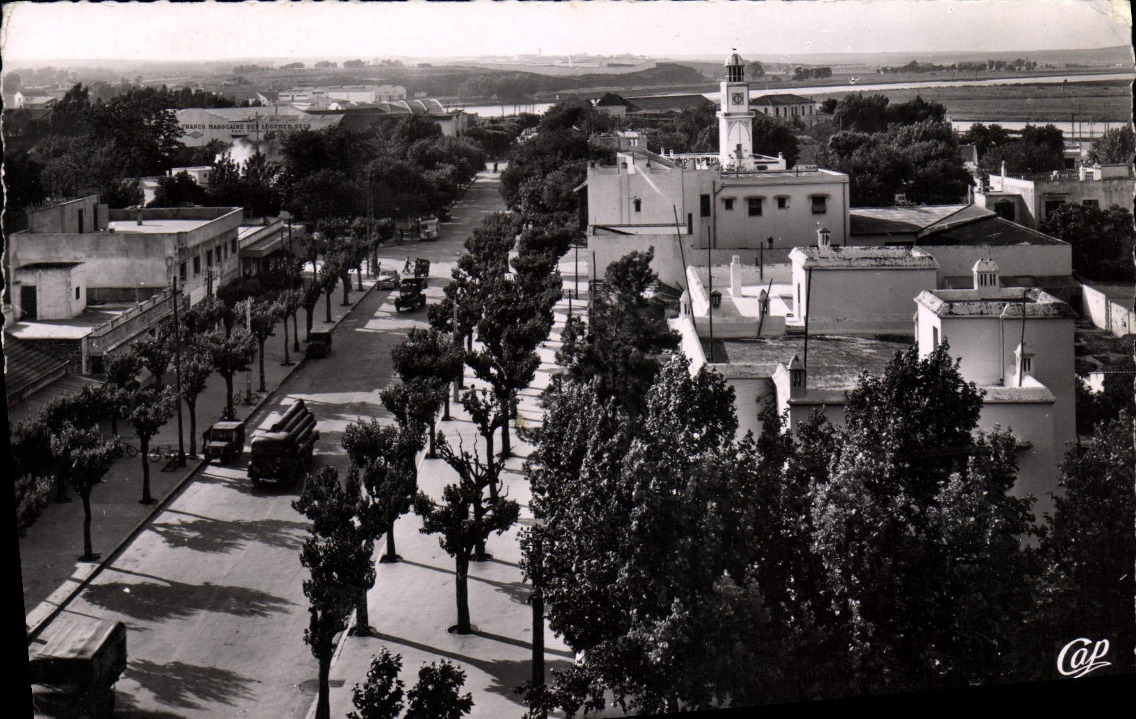 CPM Port Lyautey Le Quartier Du Marche Et I'Avenue Foch