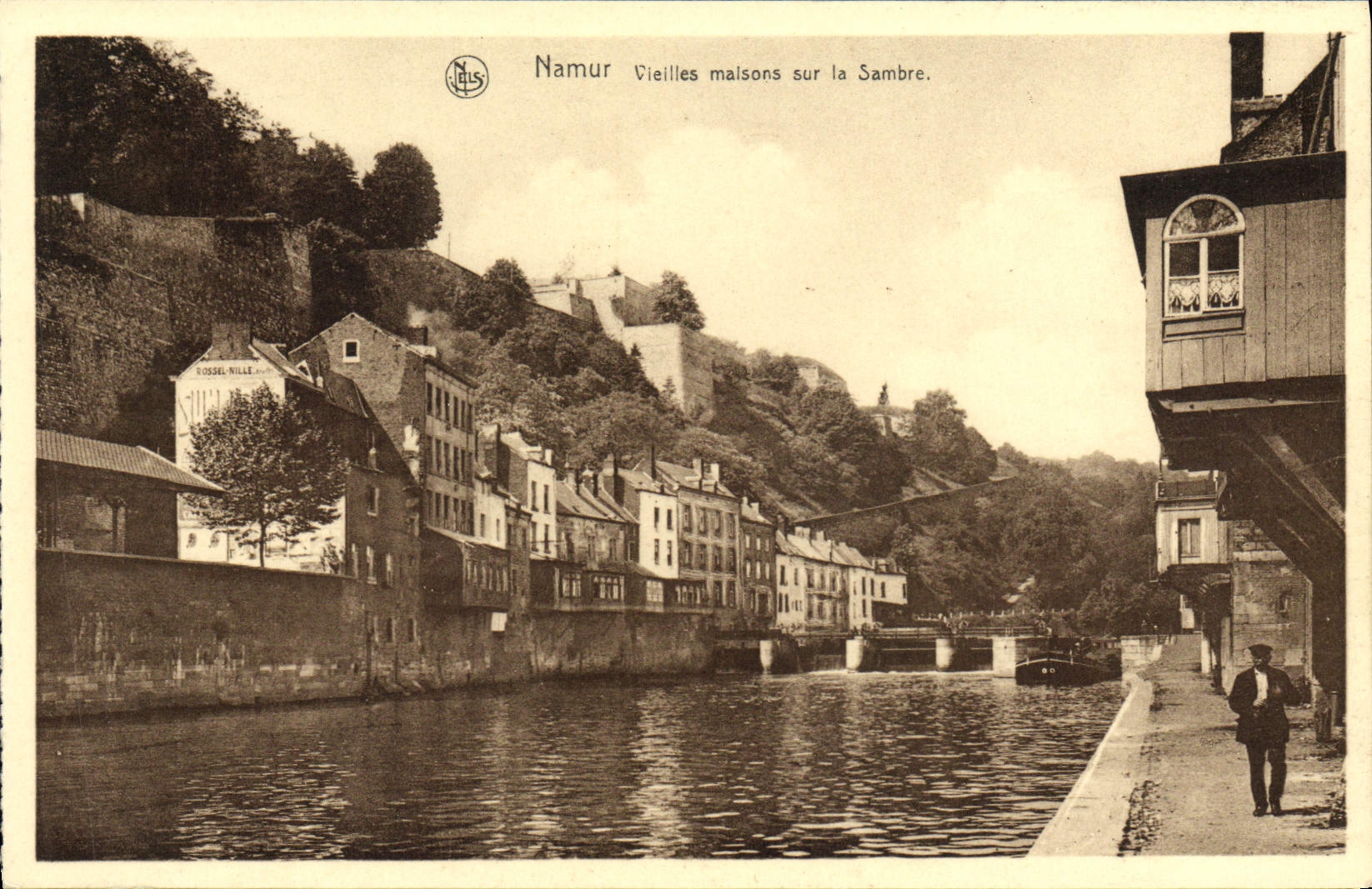 VINTAGE POSTCARD Namur Old women Houses On Sambre