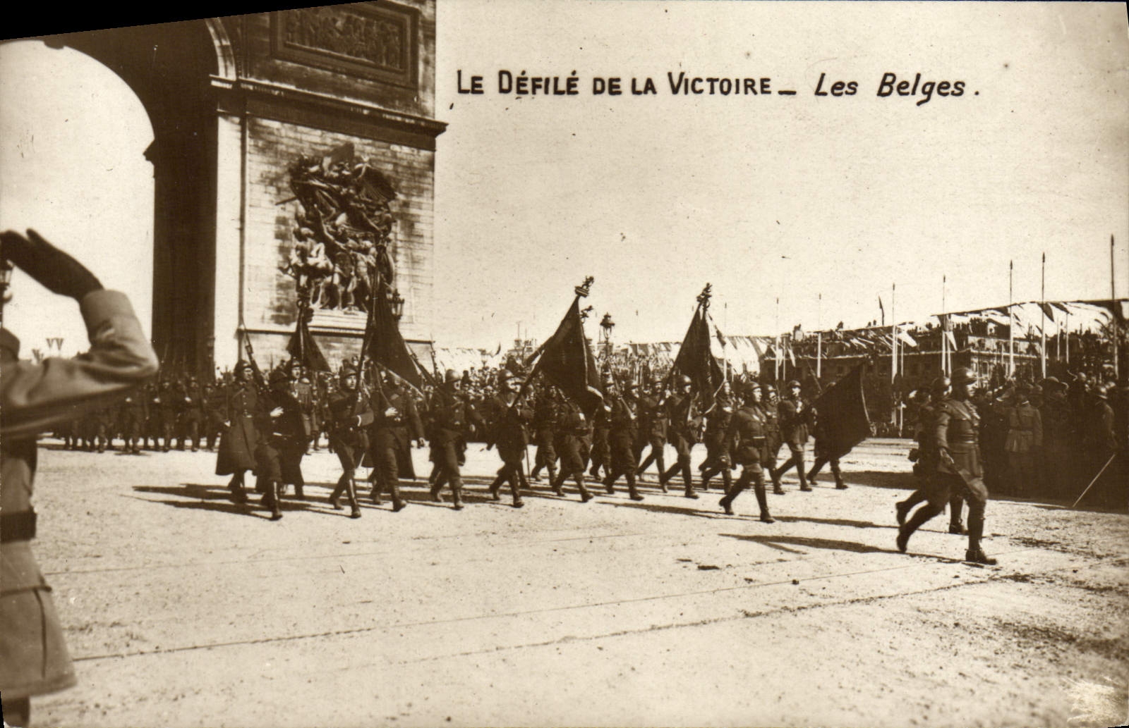 POSTAL París de la VENDIMIA la procesión de la victoria los belgas de Militaria