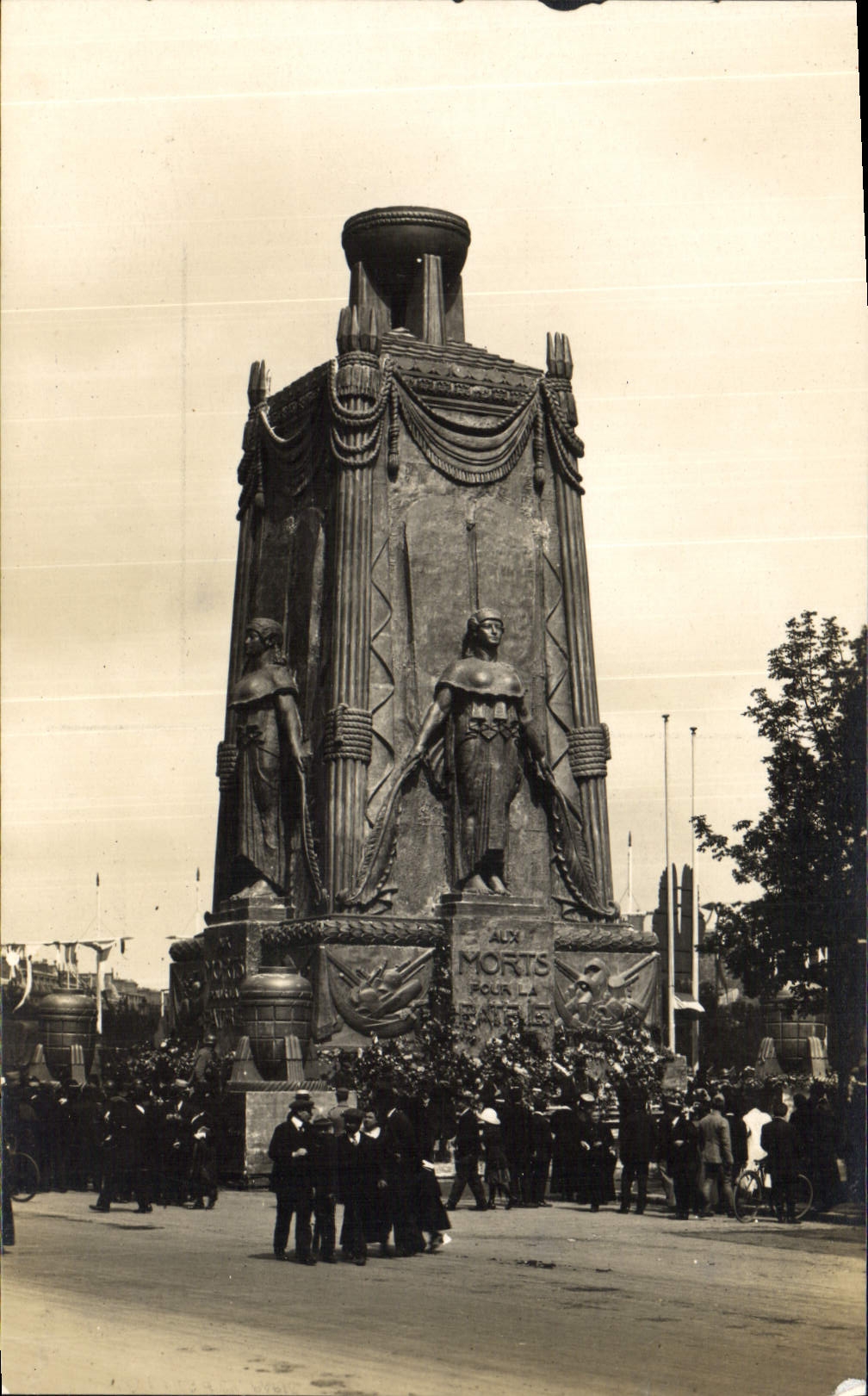 Festivales de París de la POSTAL de la VENDIMIA Victoire del 14 de julio de 1919 el monumento de la guerra de la procesión para la patria de Militaria
