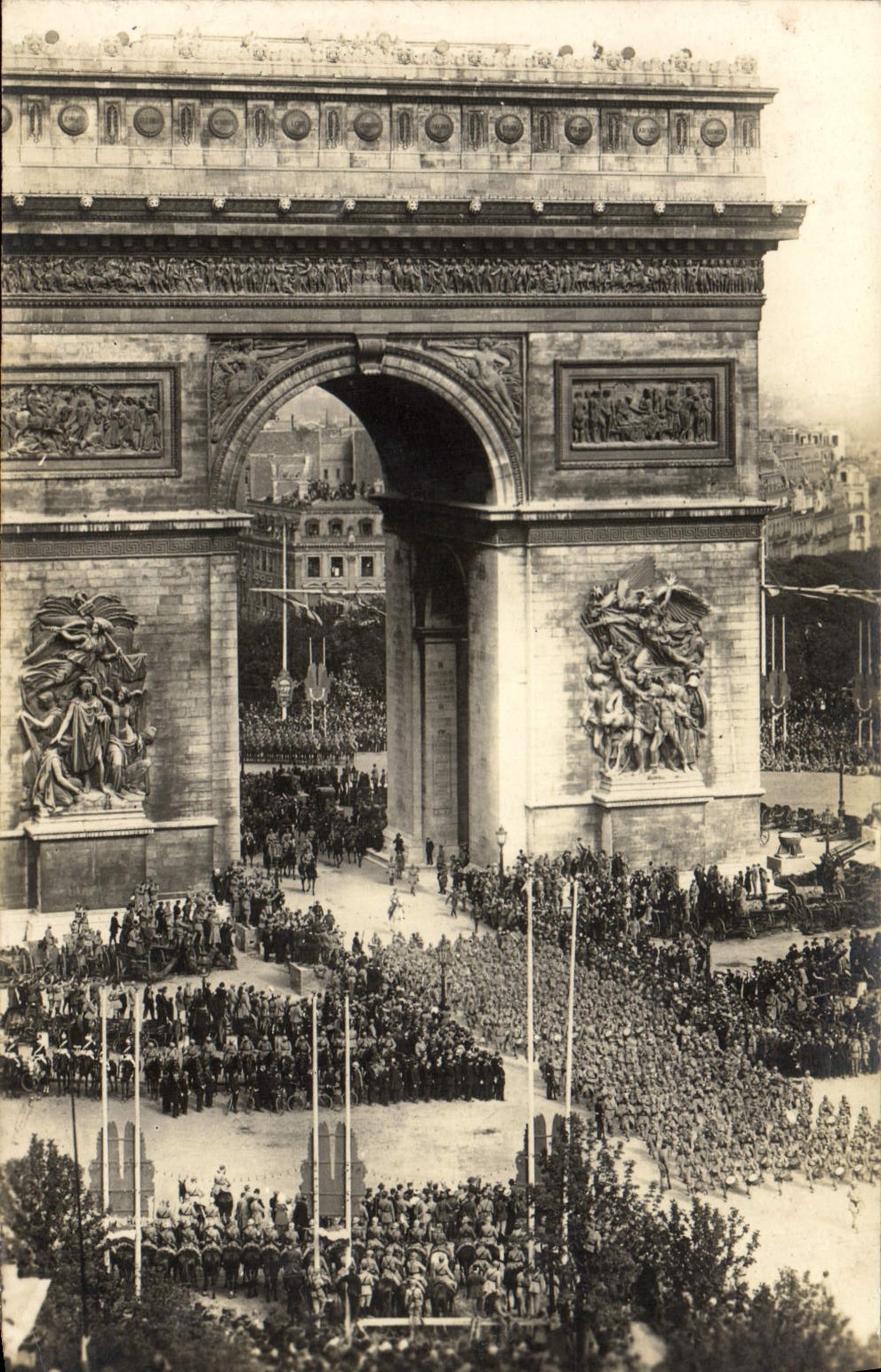 Festivales de París de la POSTAL de la VENDIMIA Arc de Triomphe Militaria del 19 de julio de 1919