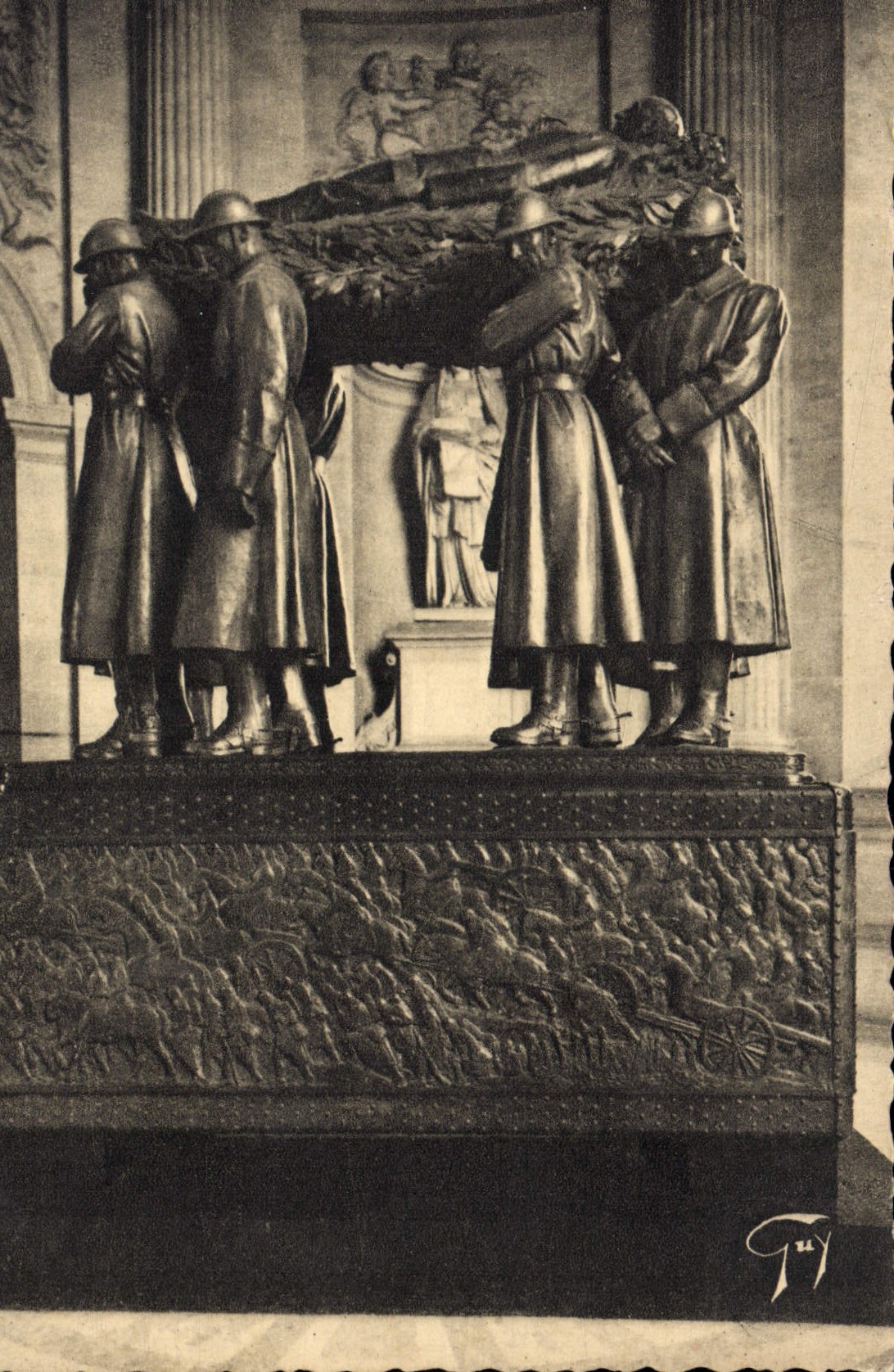 VINTAGE POSTCARD Paris the tomb of the Marshal Foch Militaria