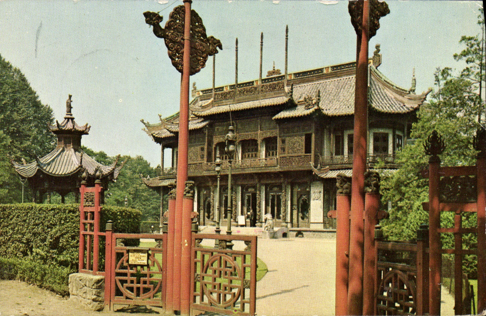 MODERN CARD Brussels the Chinese house China Clouded