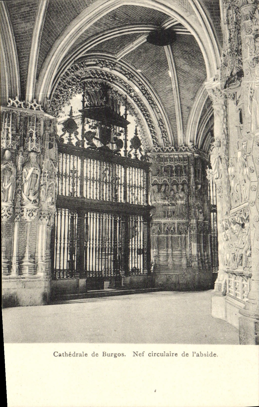 CPA Burgos Cathedrale de Nef Circulaire de L'Abside