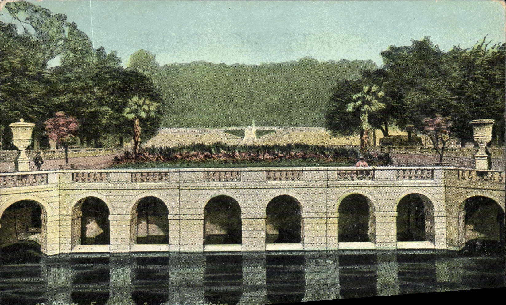 POSTAL Nimes de la VENDIMIA junto del jardín de la fuente