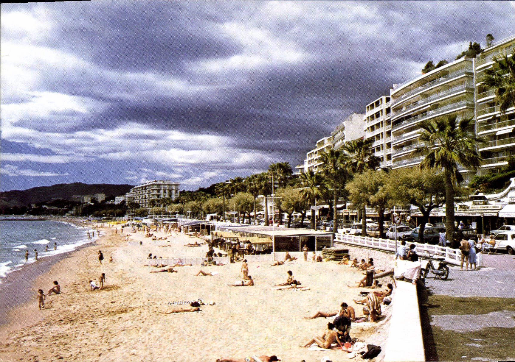 CPM Cannes Boulevard Jean Hibert la plage du midi