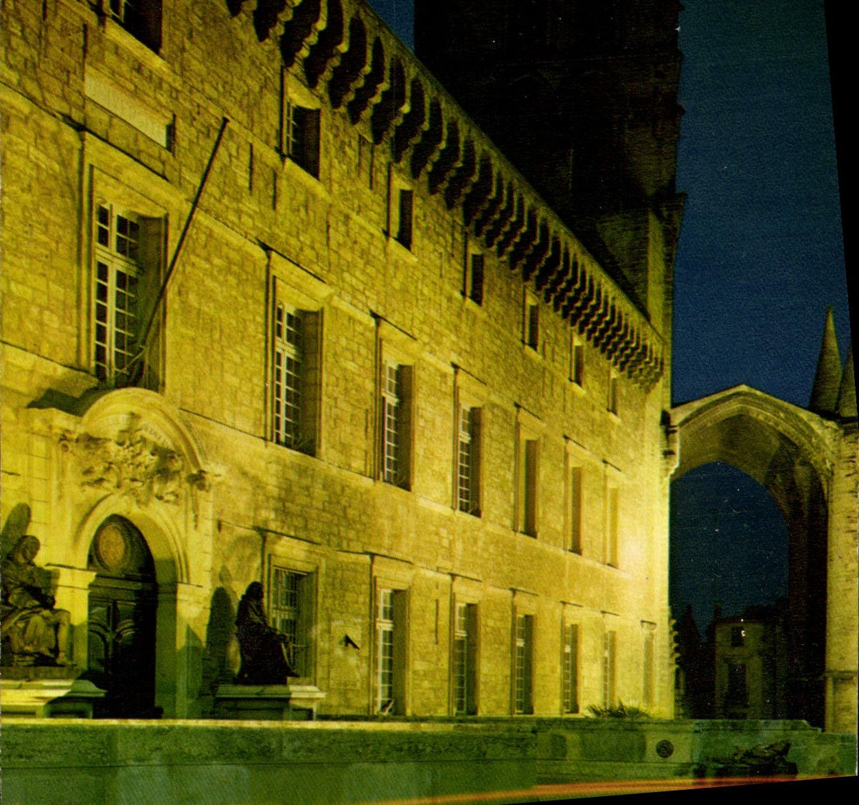 CPM Montpellier la nuit Porte de l'Academie de Medecine