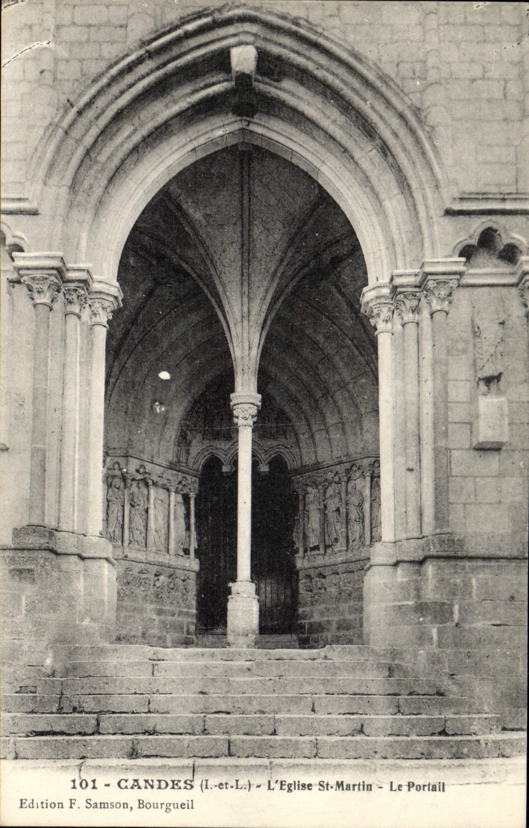 VINTAGE POSTCARD Candes the Church St Martin the Gate