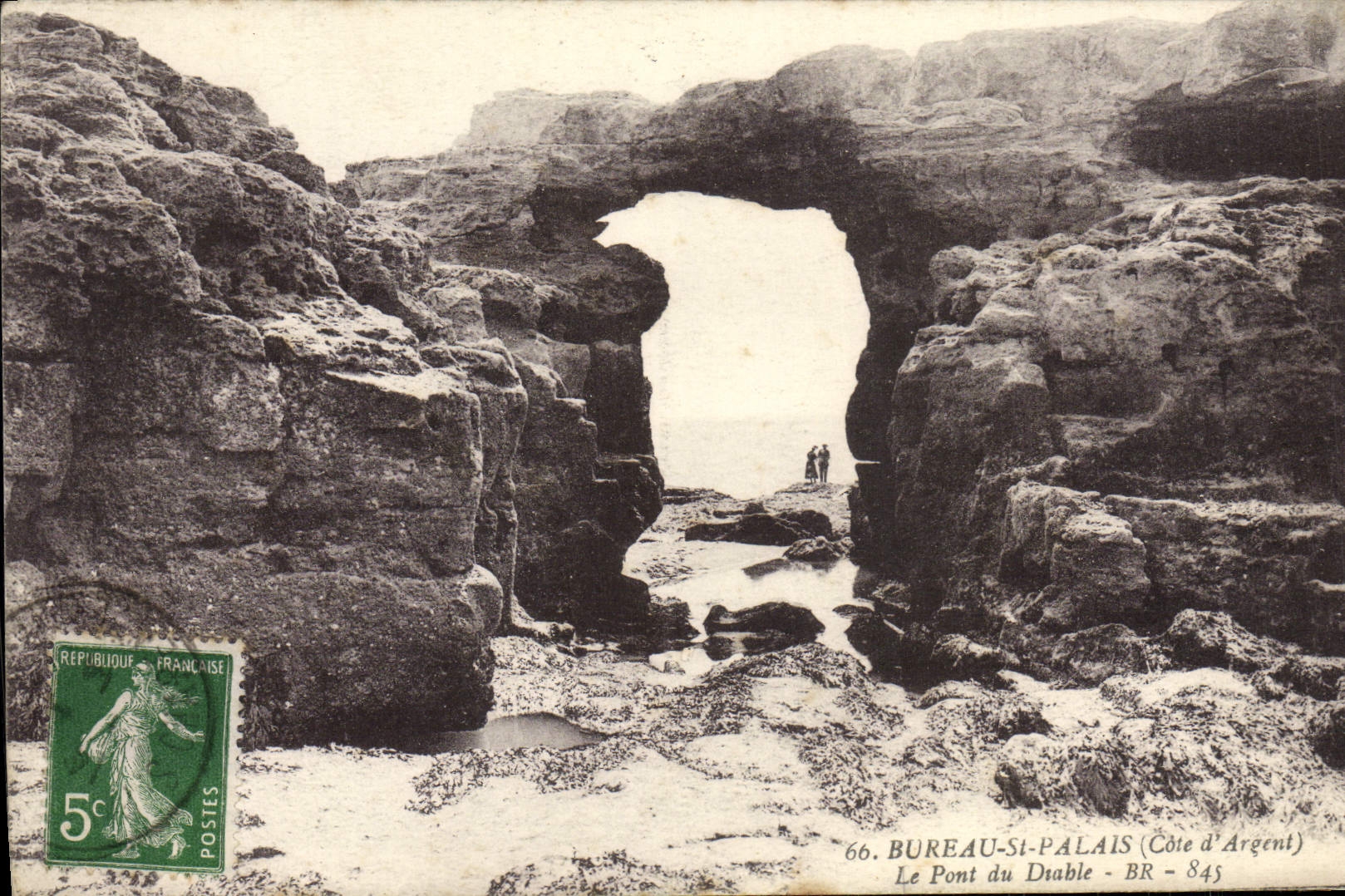 VINTAGE POSTCARD Office St Palate the Bridge of Dtable