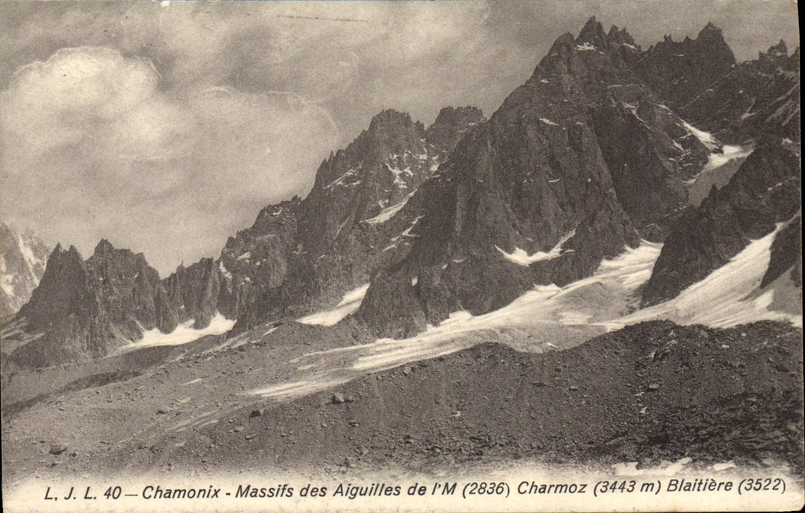 CPA Chamonix Massifs des Aiguilles de l'M Charmoz Blaitiere 