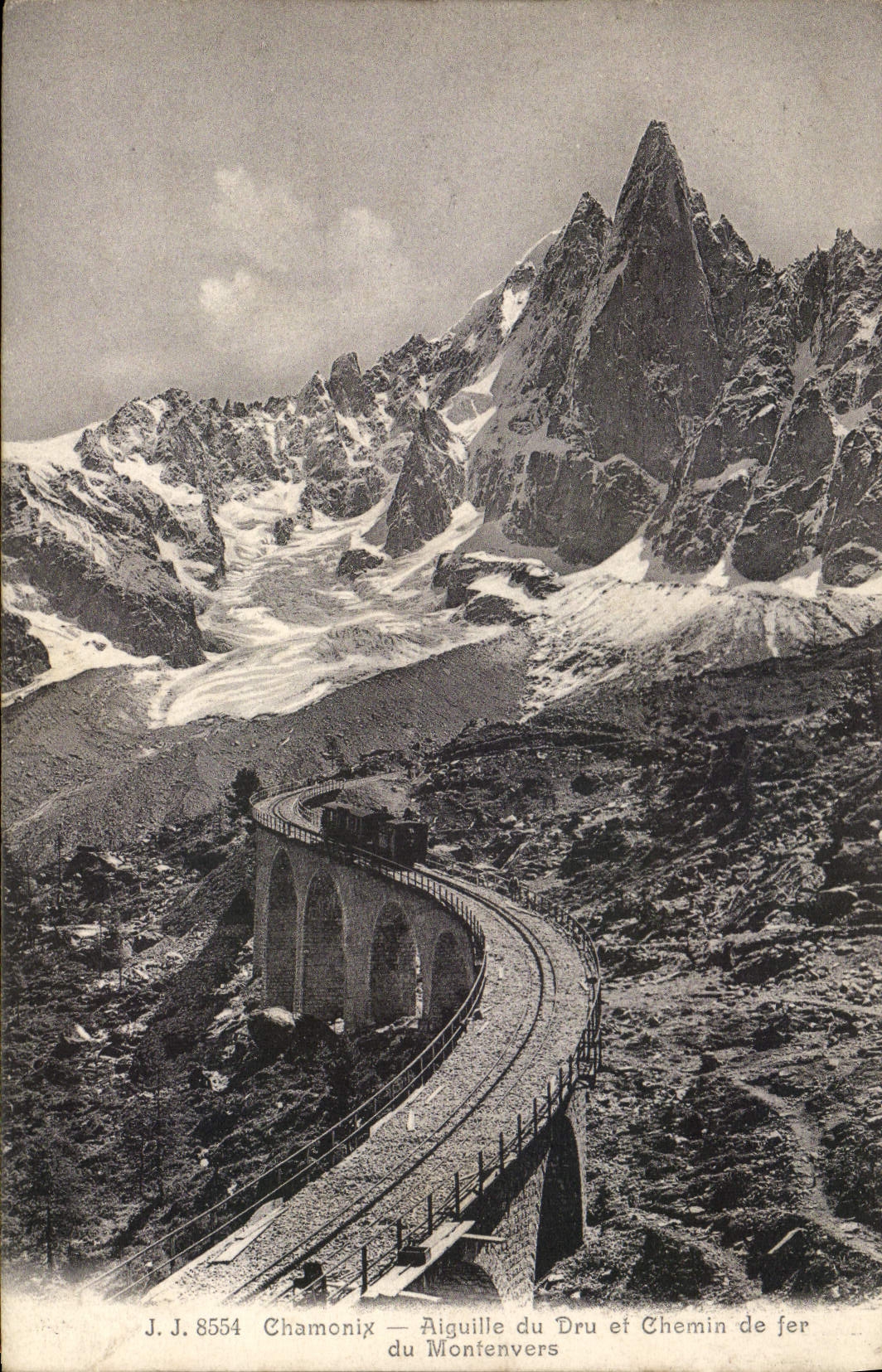 CPA Chamonix Aiguille du Dru et Chemin de fer du Montenvers 