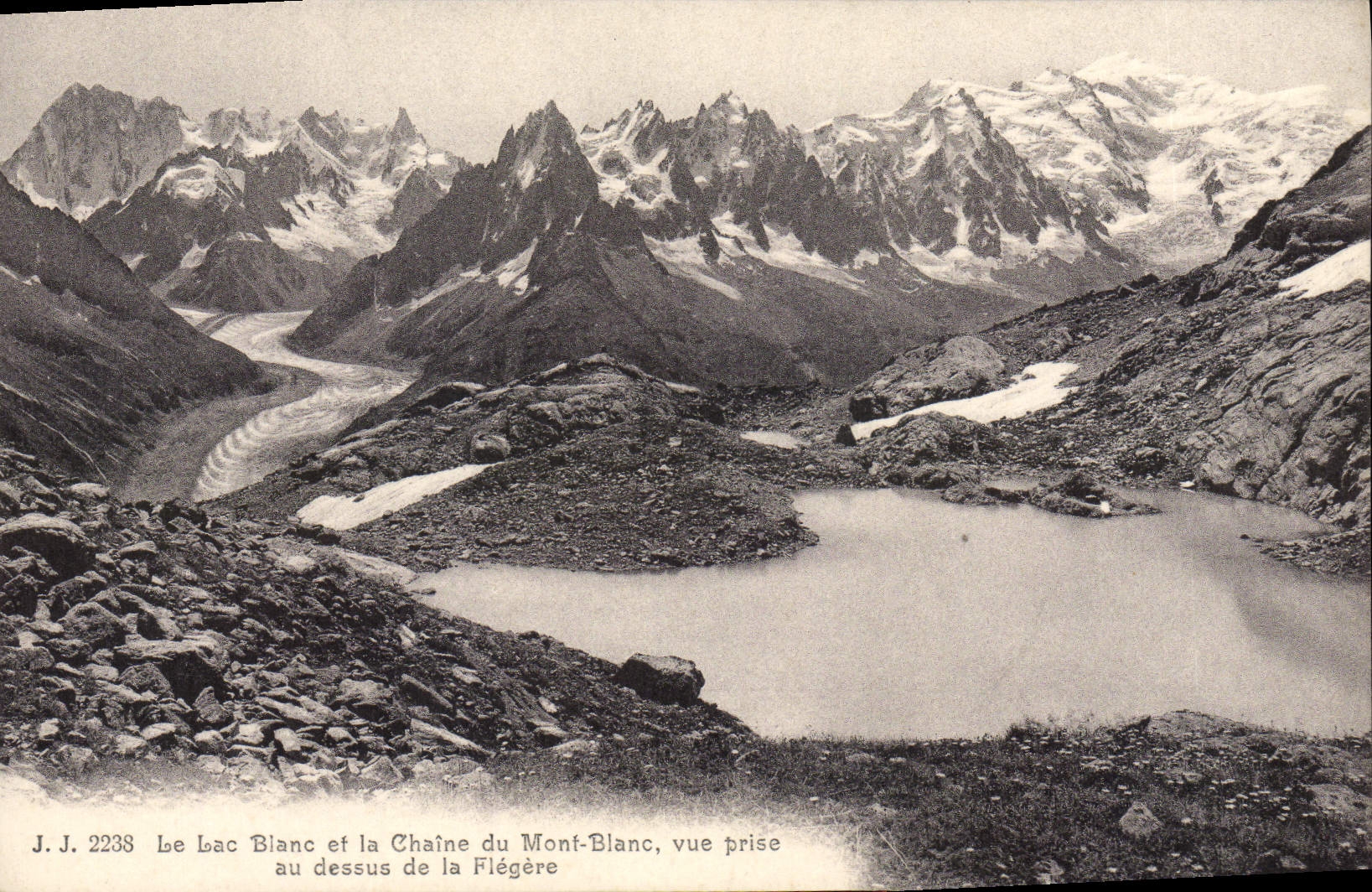 POSTAL de la VENDIMIA el lago blanco y la cadena de Mont Blanc vista a la tapa de Flegere