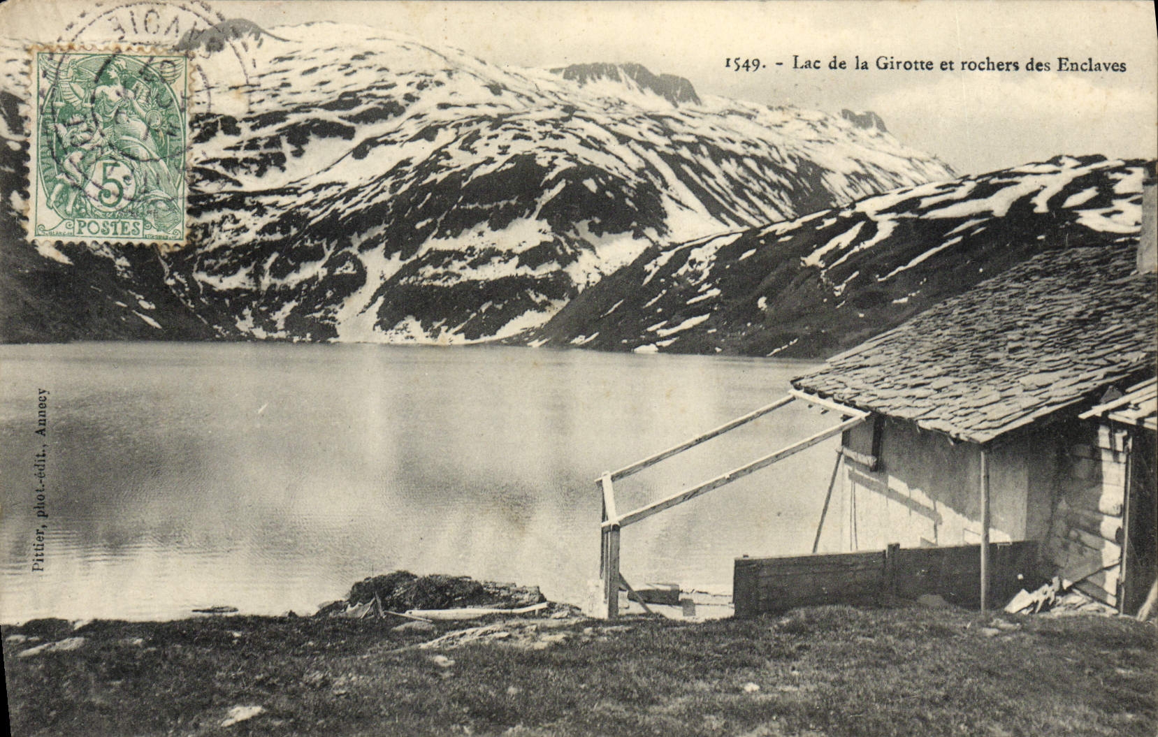 Lago de la POSTAL de la VENDIMIA de Girotte y rocas de los enclaves