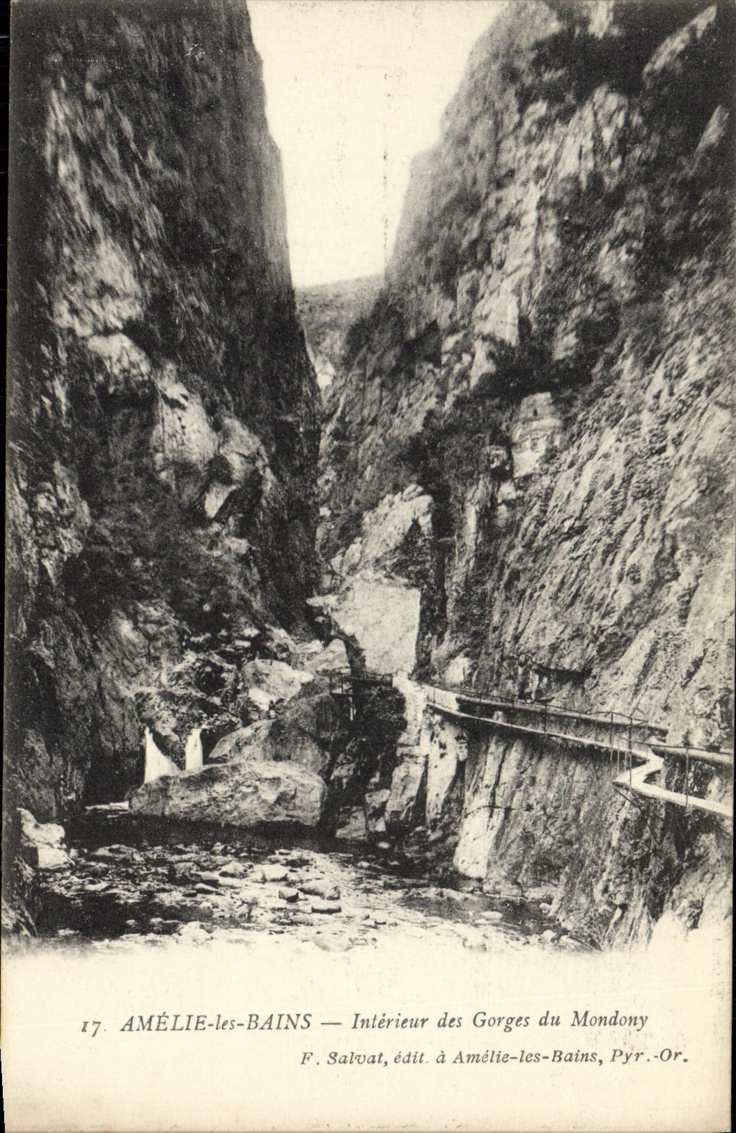 CPA Amelie les Bains Interieur des Gorges du Mondony 