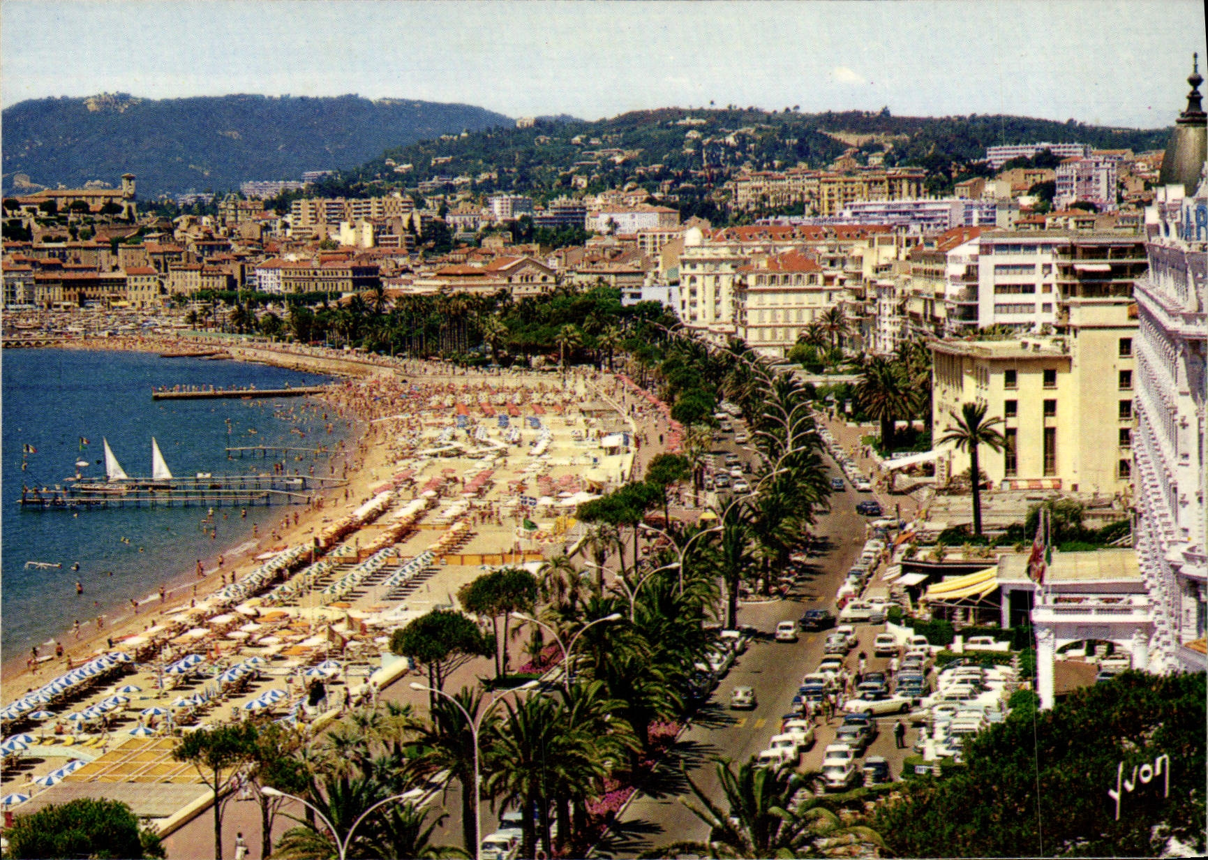 CPM Cannes La croisette et la plage