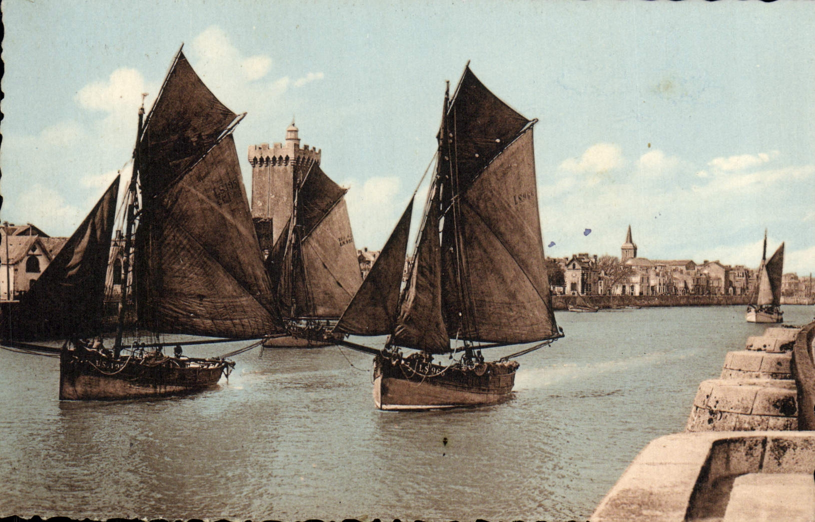 Salida de la POSTAL de la VENDIMIA Sables d'Olonne de los barcos de atún para los barcos del pecado