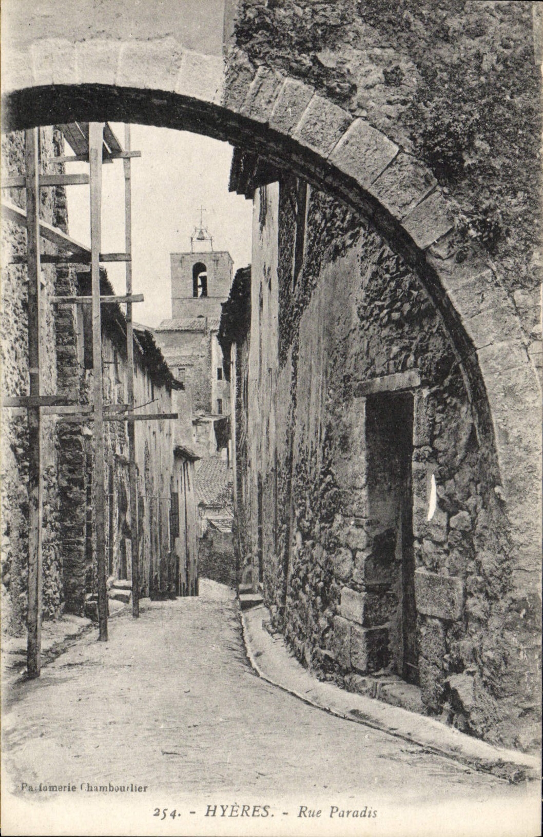VINTAGE POSTCARD Hyeres Street Paradise