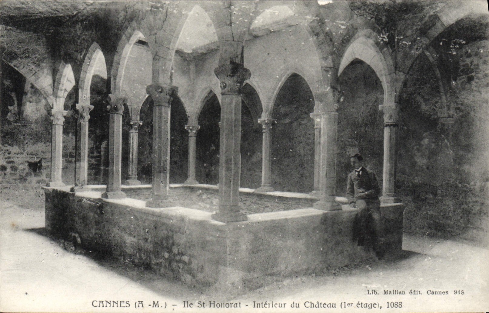 St Honorat interior de Cannes de la POSTAL de la VENDIMIA del castillo