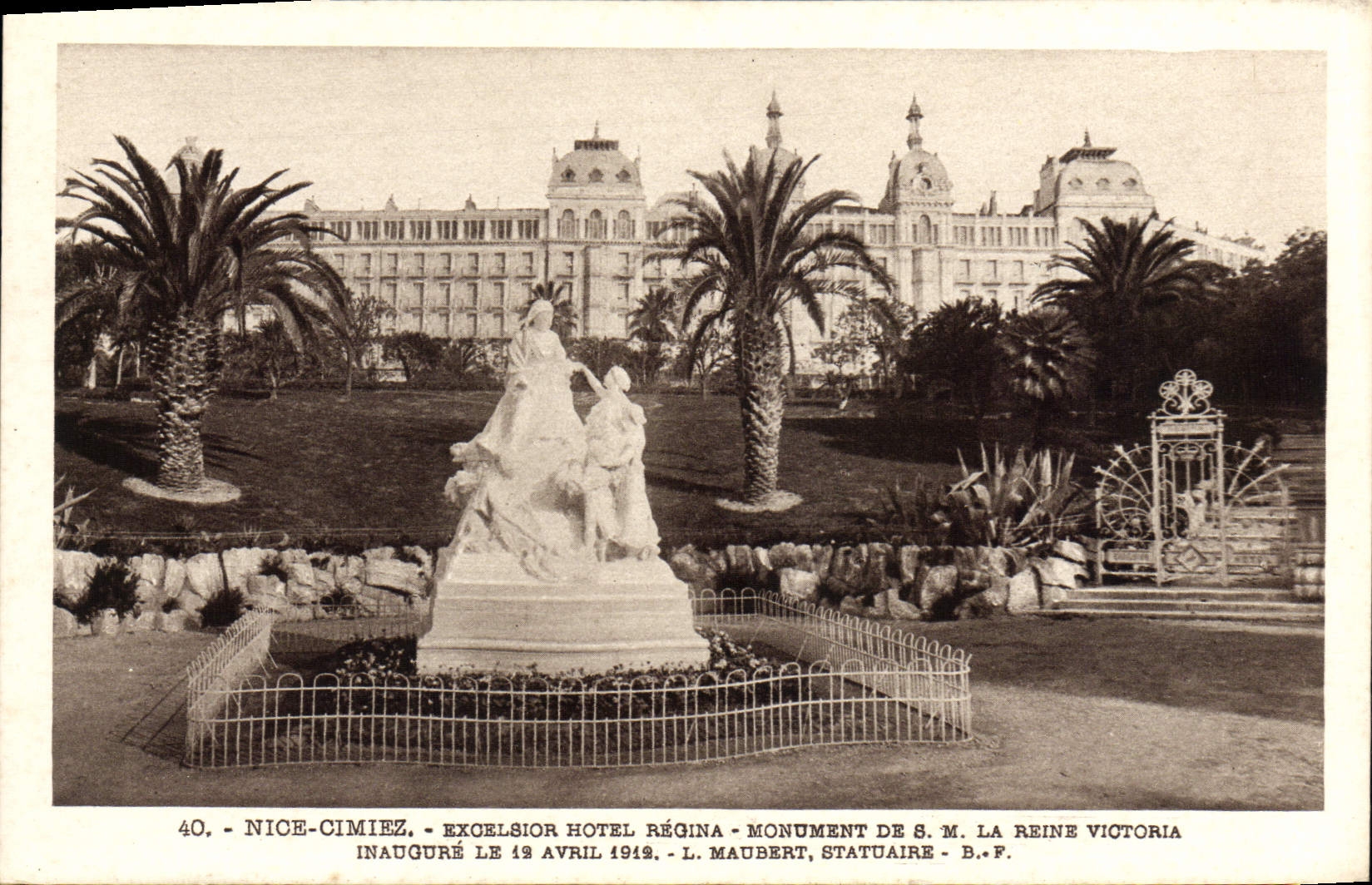 CPA Nice Cimiez Excelsior Hotel Regina Monument de S M La Reine Victoria 