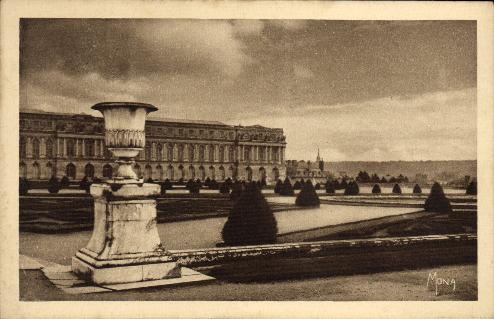 VINTAGE POSTCARD Small Tables of Versailles the castle and floors