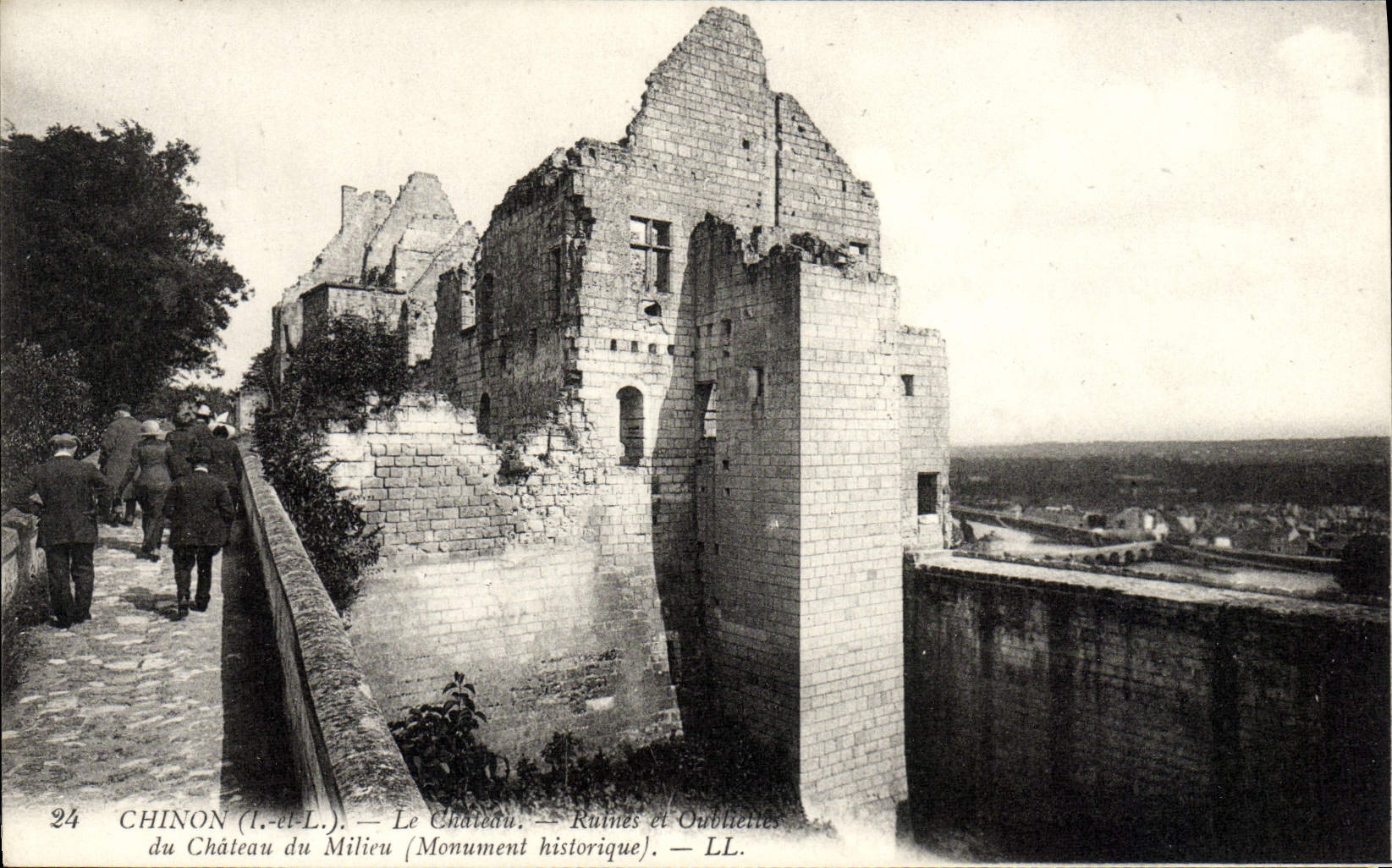 VINTAGE POSTCARD Chinon the Castle Ruins and oubliettes of the castle of the castle of the Medium