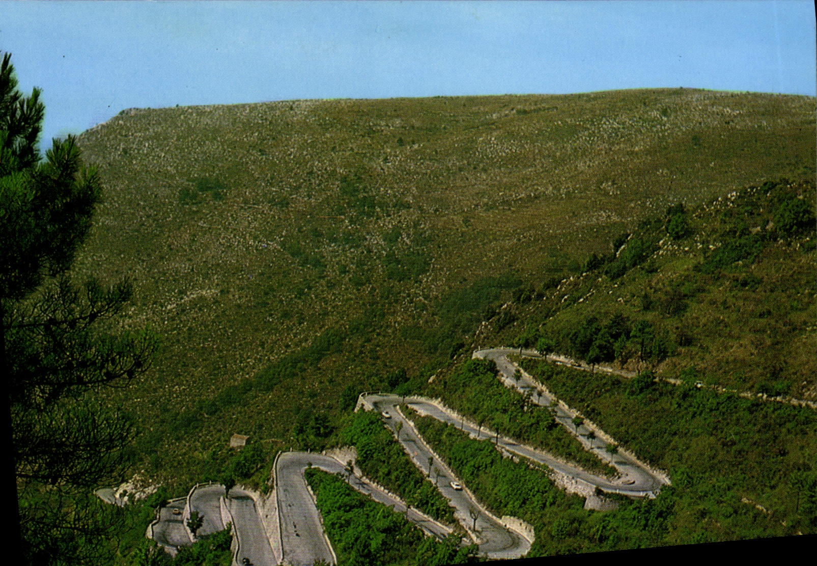 MODERN CARD Collar of Braus Seen of the laces of the access road to the collar