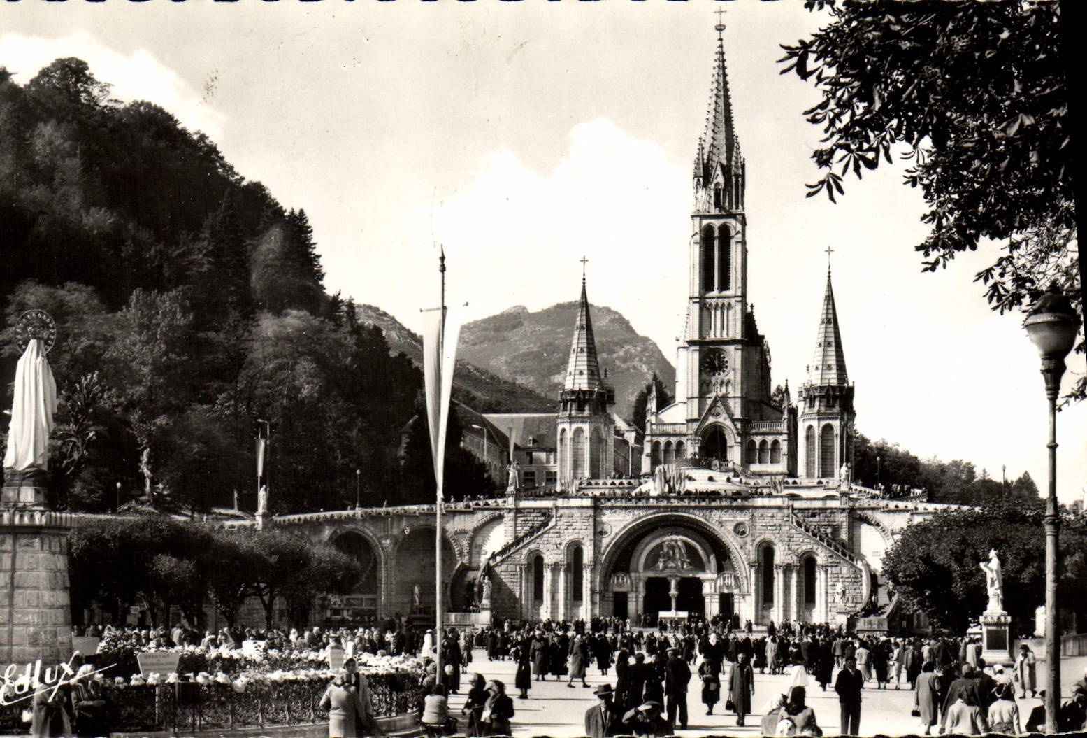 MODERN CARD Heavy the Basilica and the Couronnee Virgin