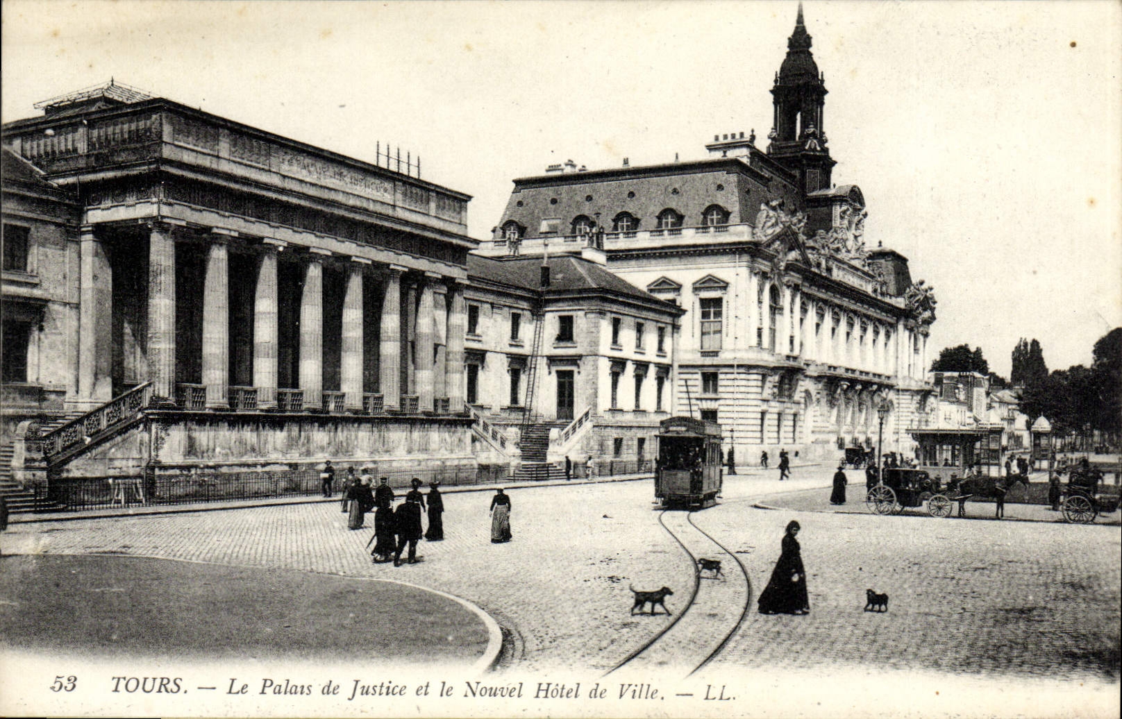 CPA Tours Le Palais de Justice et le Nouvel Hotel de Ville Tramway