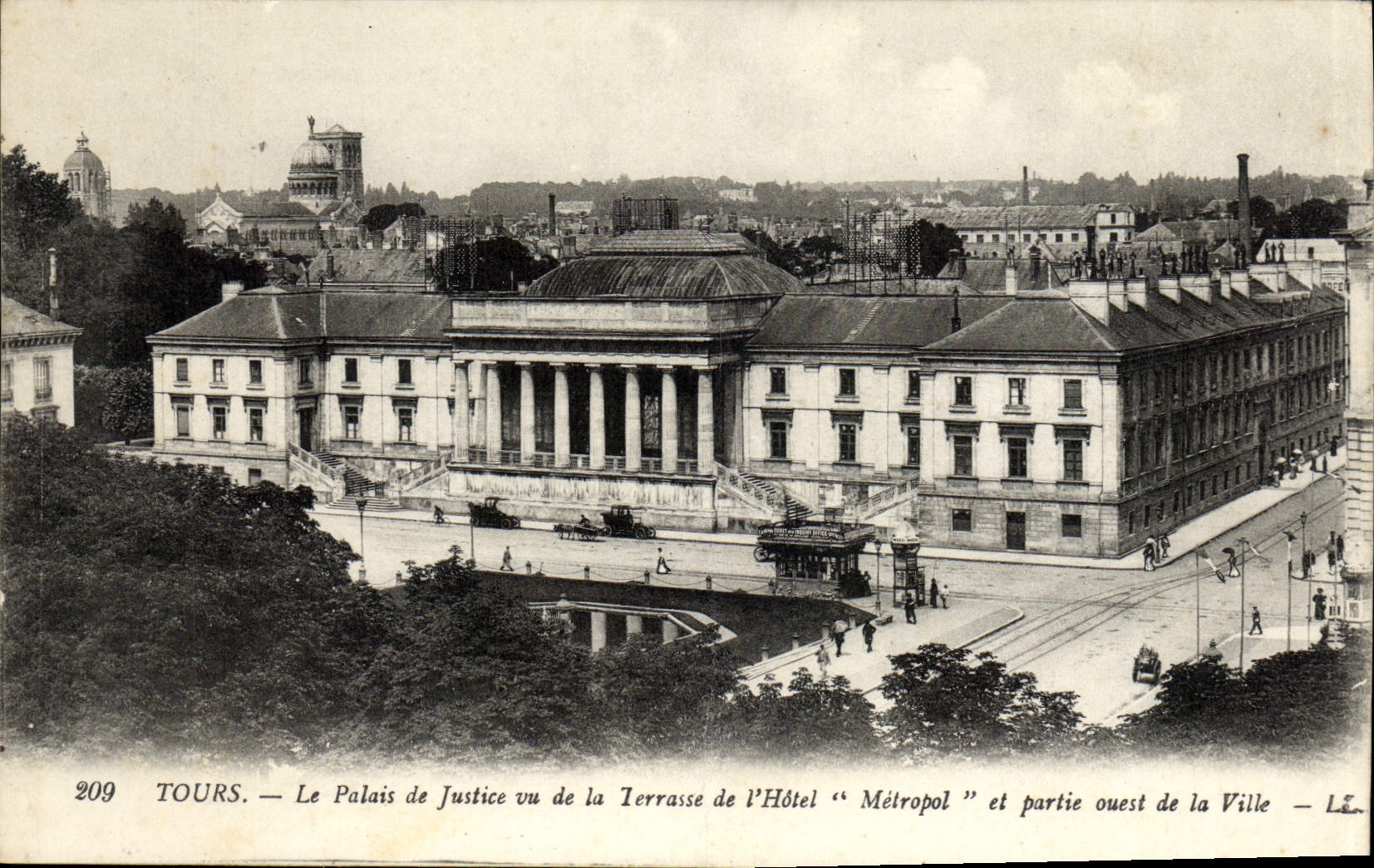 CPA Tours La Palais de Justice vu de la Terrasse de l'Hotel