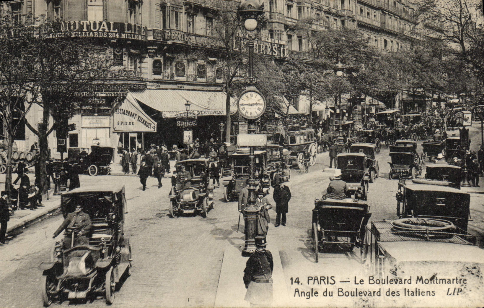 CPA Paris Le Boulevard Montmartre Angle du Boulevard des Italiens Automobile
