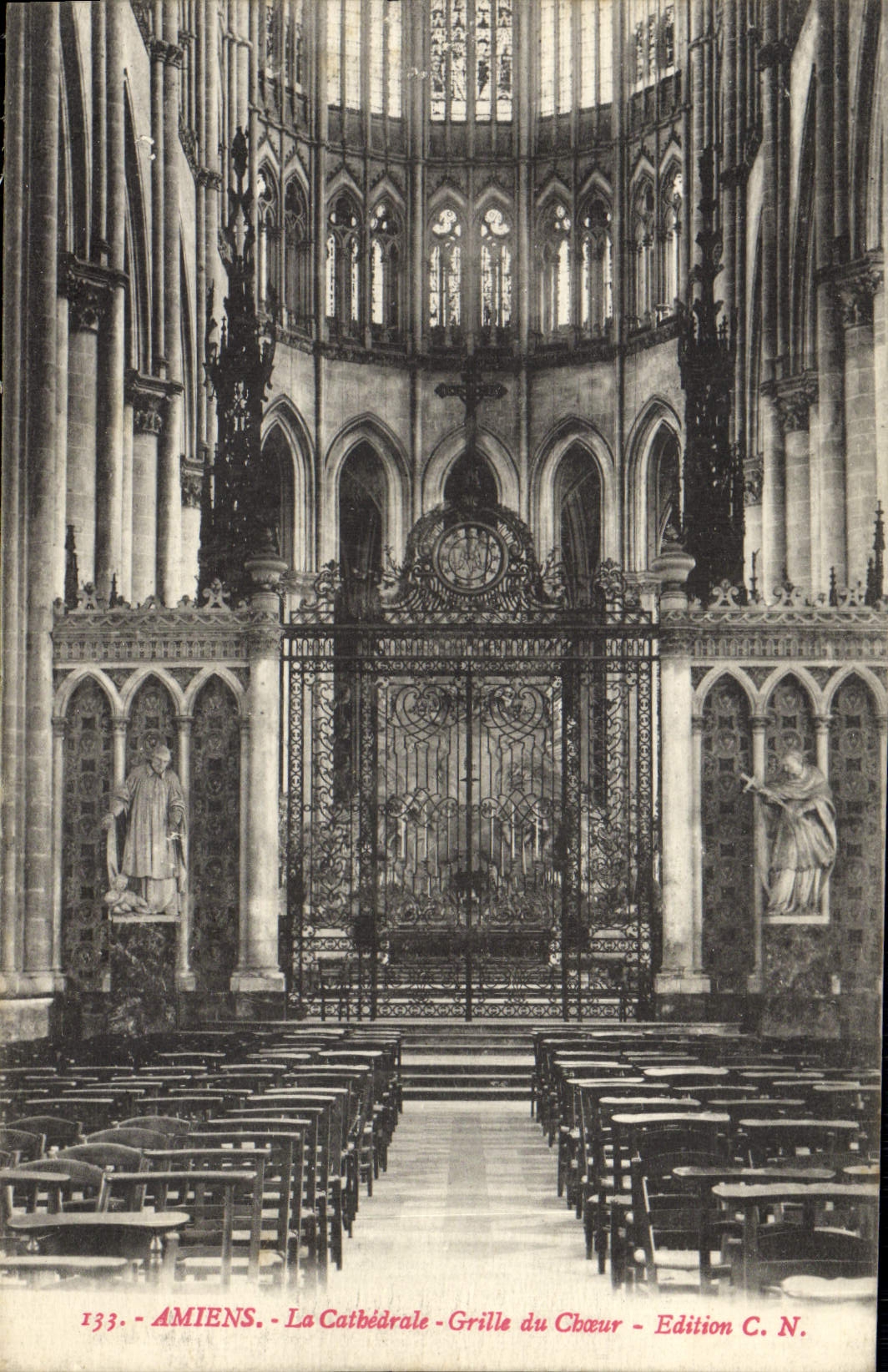 VINTAGE POSTCARD Amiens the Cathedral Roasts Chorus