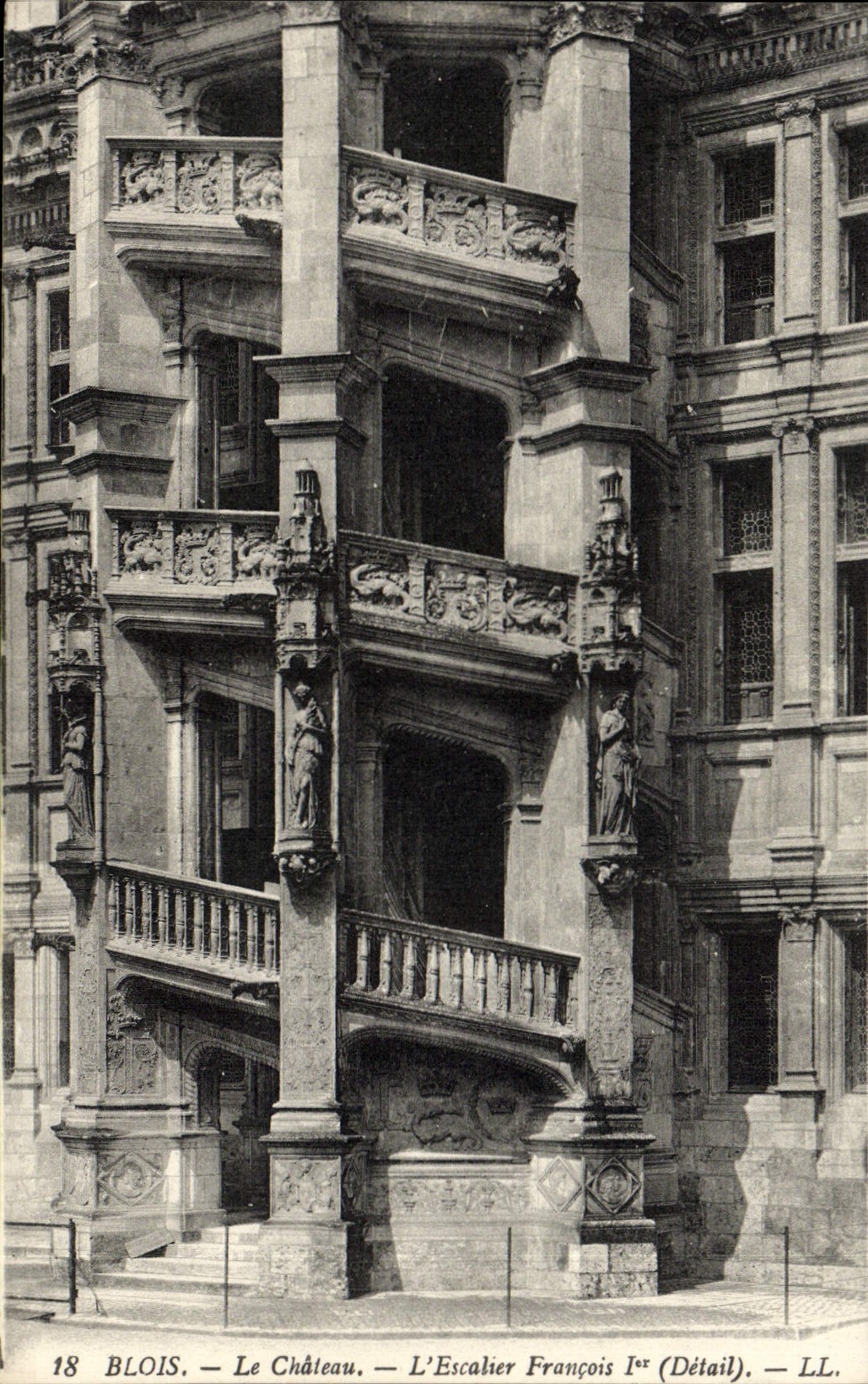 CPA Blois Le Chateau L'Escalier Francois 1er