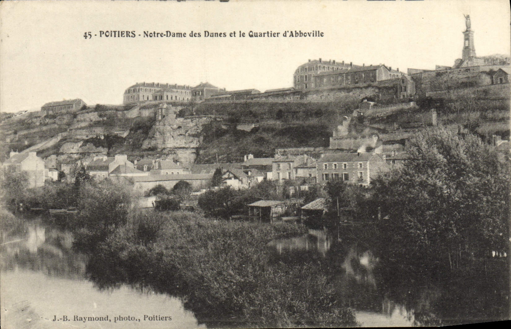 CPA Poitiers Notre Dame Des Dunes Et Le Quartier d'Abbeville