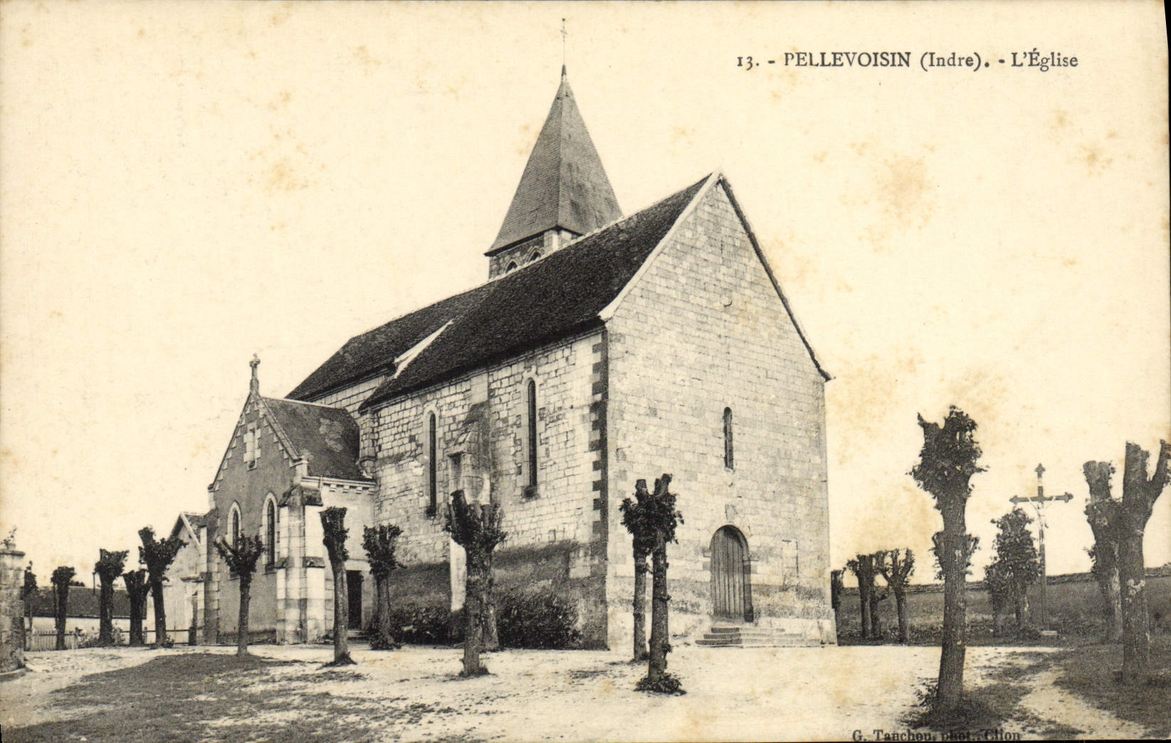 POSTAL Pellevoisin de la VENDIMIA la iglesia