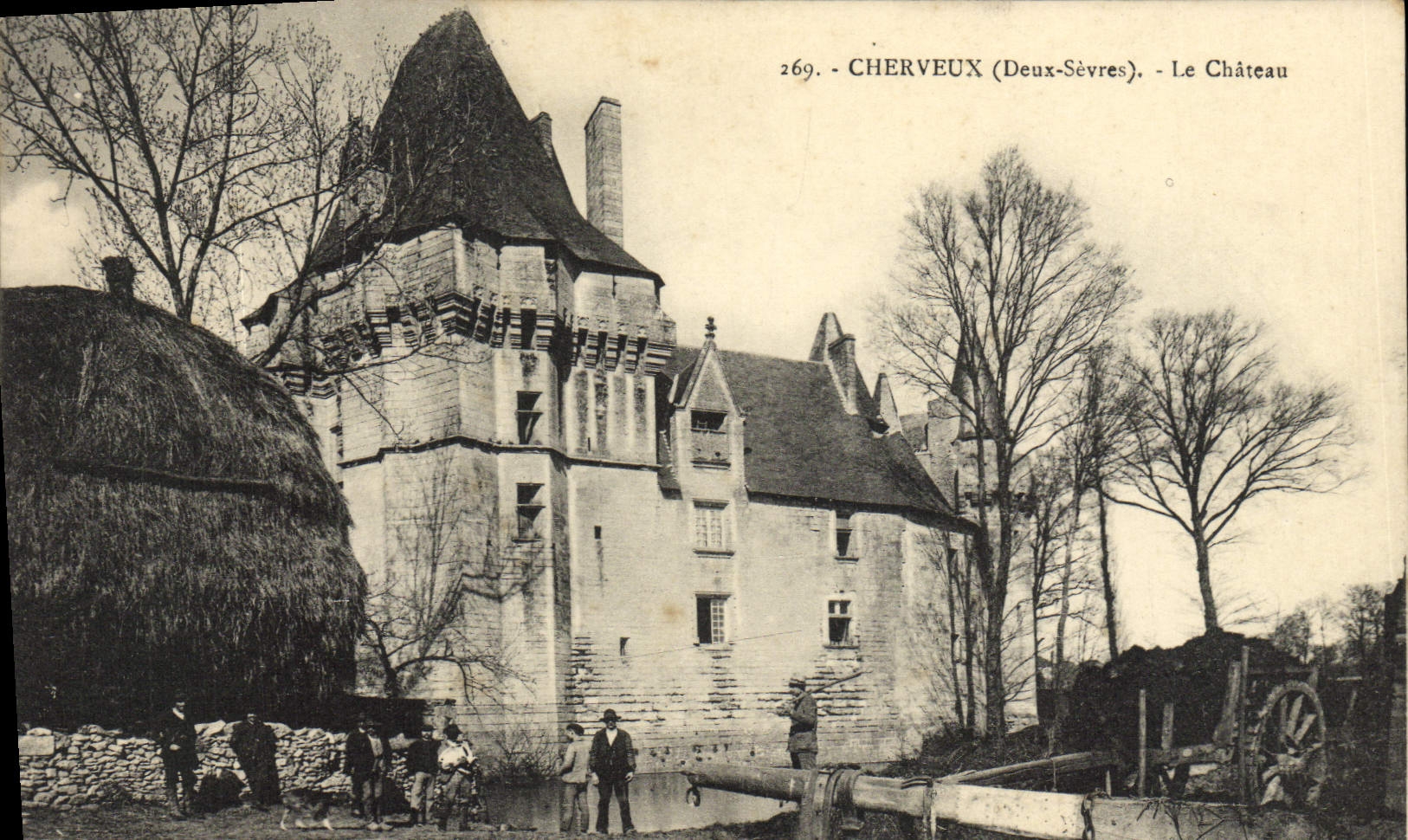 VINTAGE POSTCARD Cherveux the Castle