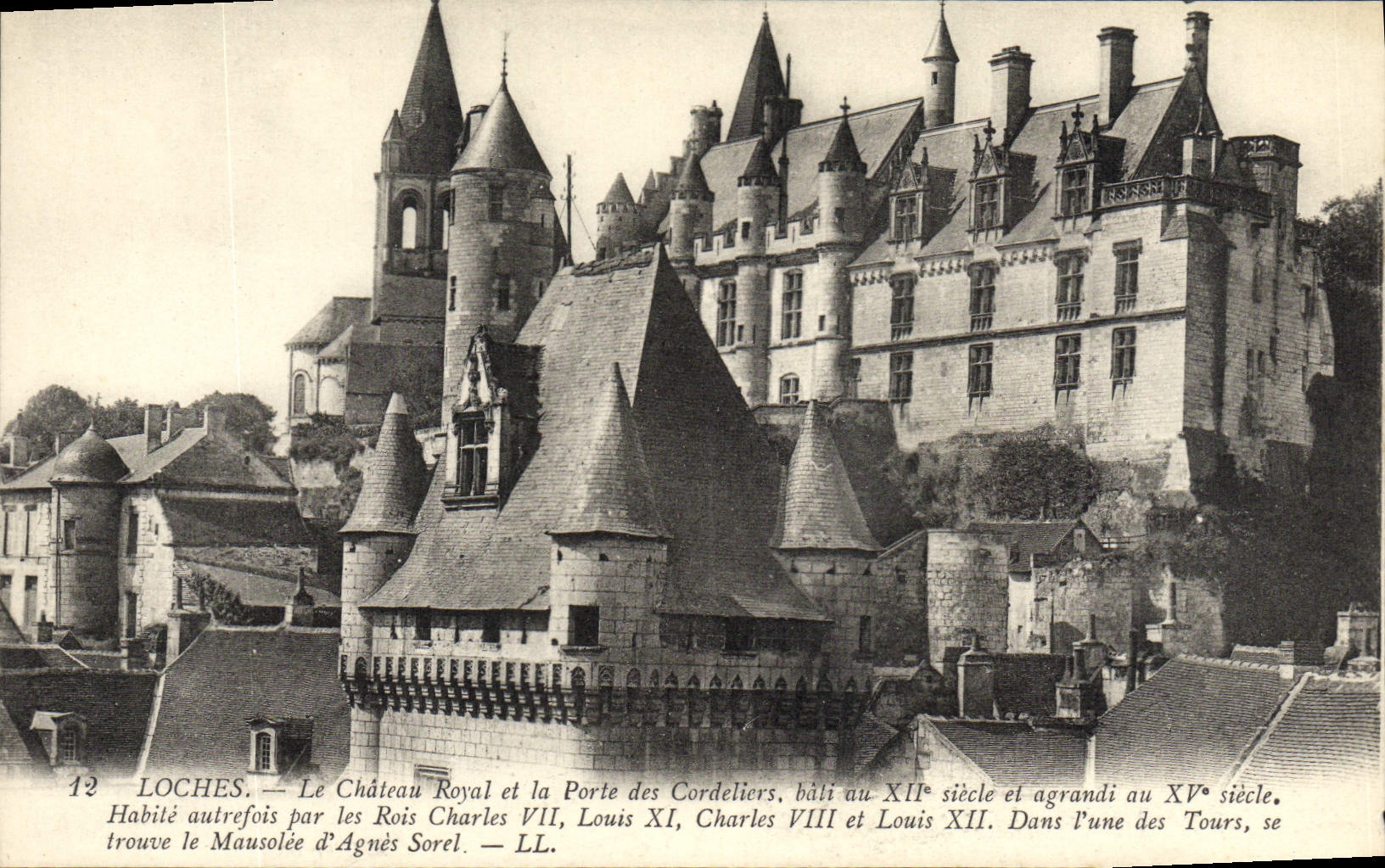 CPA Loches Le Chateau Royal Et La Porte des Cordeliers 
