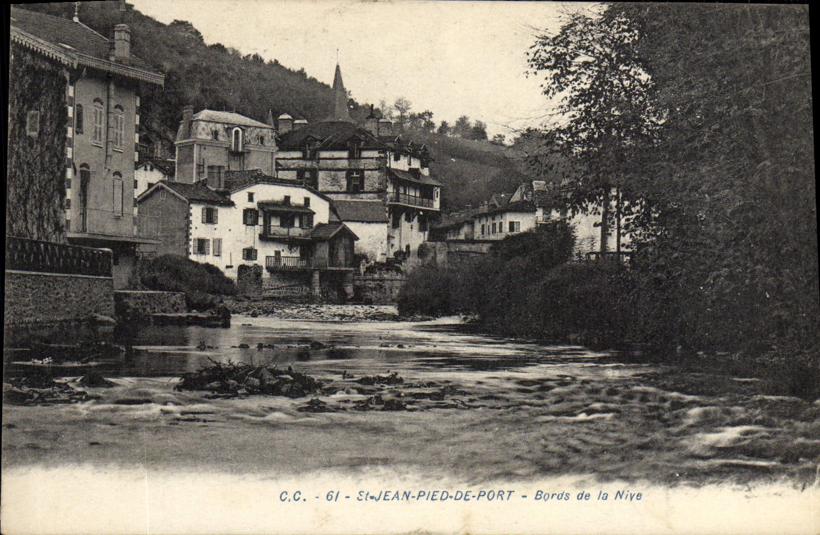 CPA St Jean Pied De Port Bords De La Nive