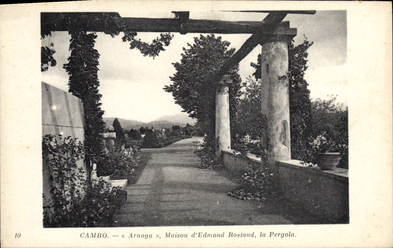 VINTAGE POSTCARD Cambo Arnaga House Of Edmond Rostand the Pergola