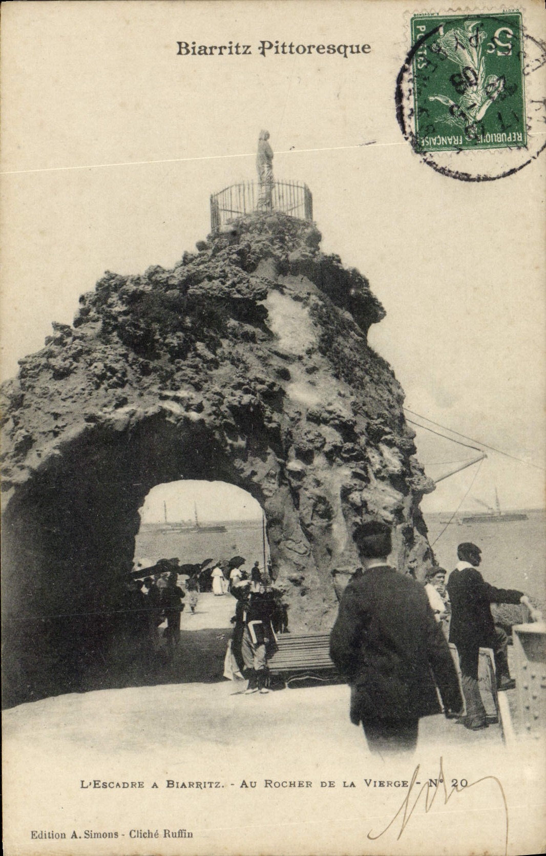 VINTAGE POSTCARD Biarritz Pittoresque the squadron has Biarritz With the rock of the Bateaux virgin