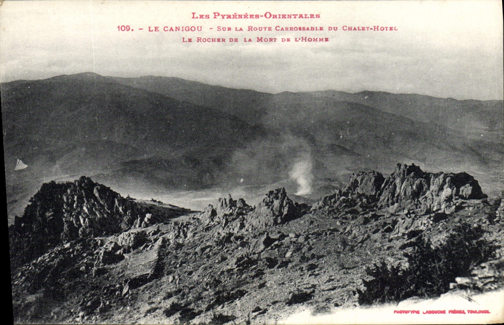 CPA Le Canigou Sur La Route Carrossable Du Chalet Hotel Le rocher de la mort de l'homme