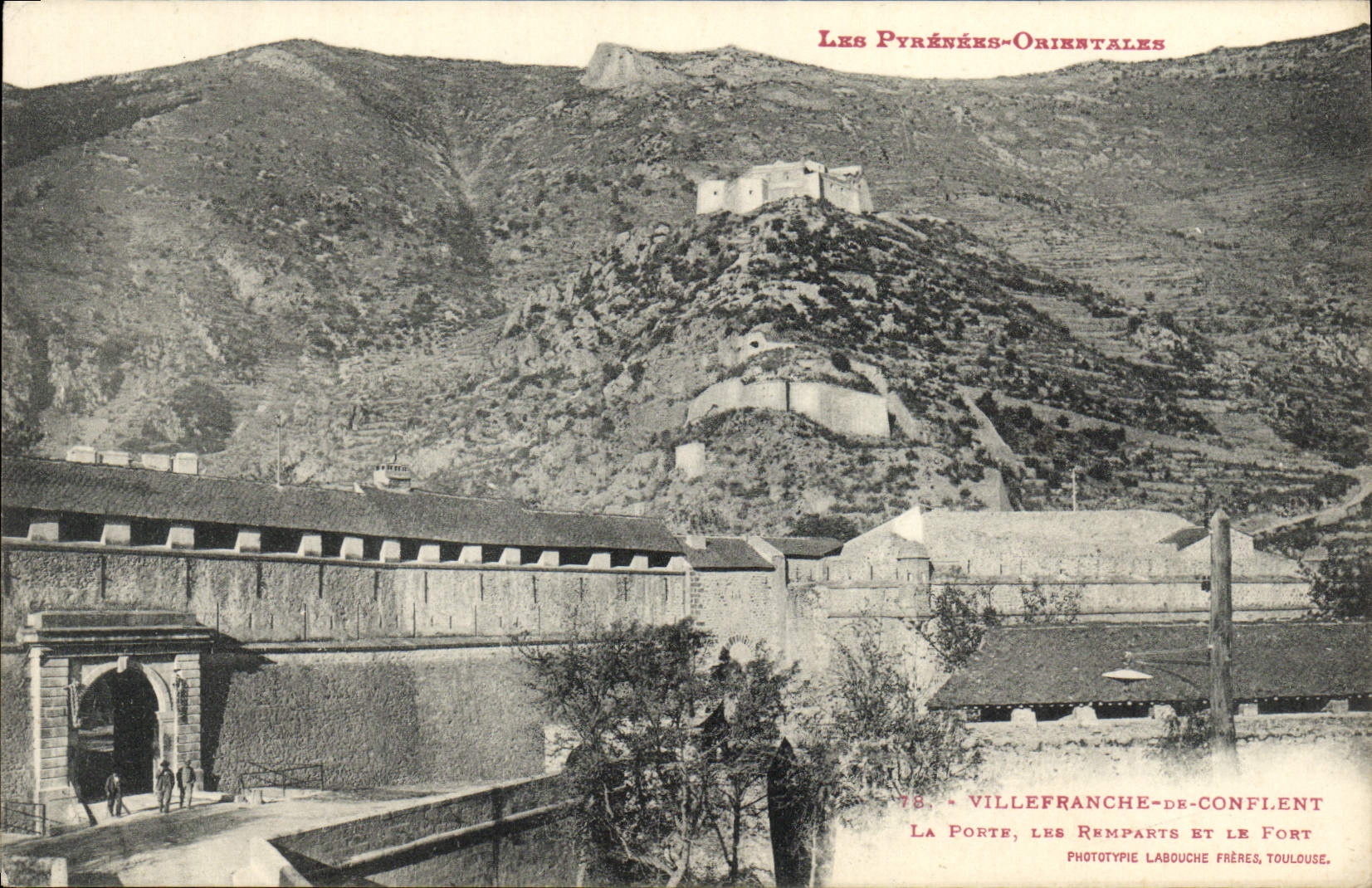 VINTAGE POSTCARD Villefranche De Conflent the Gate Walls and the fort