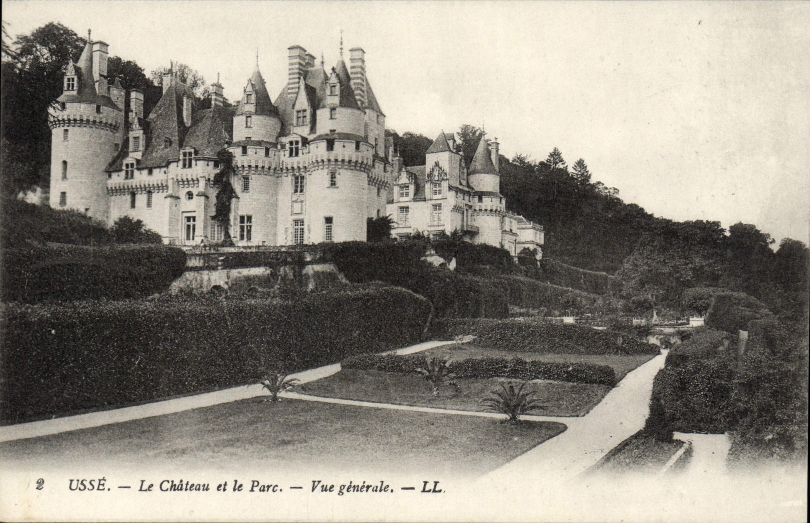 CPA Usse Le Chateau et le parc Vue generale