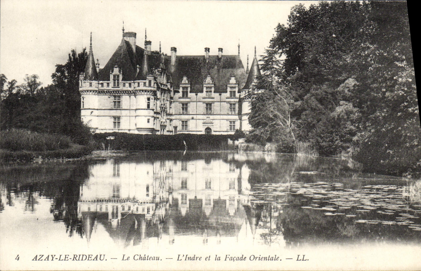 CPA Azay Le Rideau Le Chateau L'Indre et la facade orientale