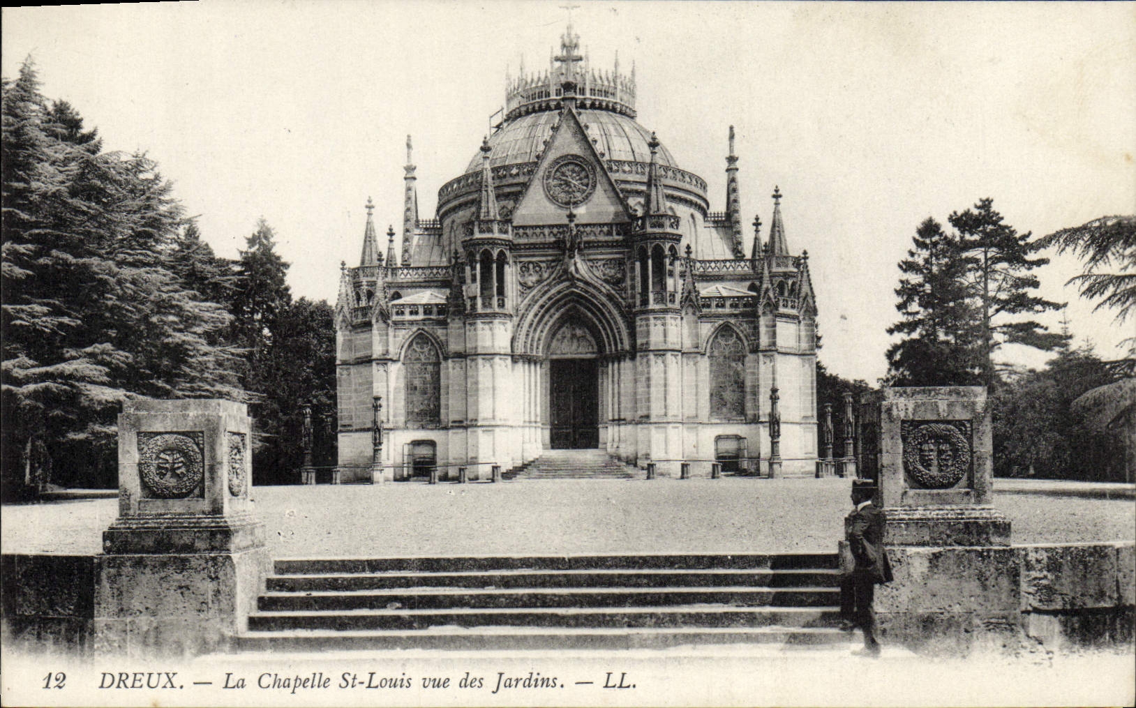 CPA Dreux La Chapelle St Louis Vue Des Jardins