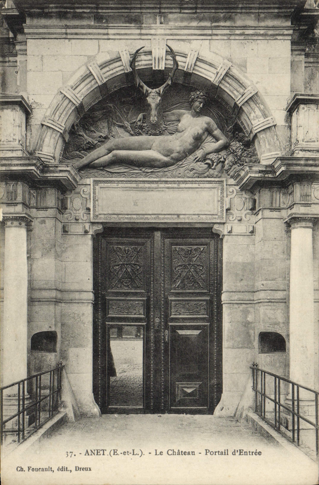 POSTAL Anet de la VENDIMIA la puerta del castillo del macho de la entrada