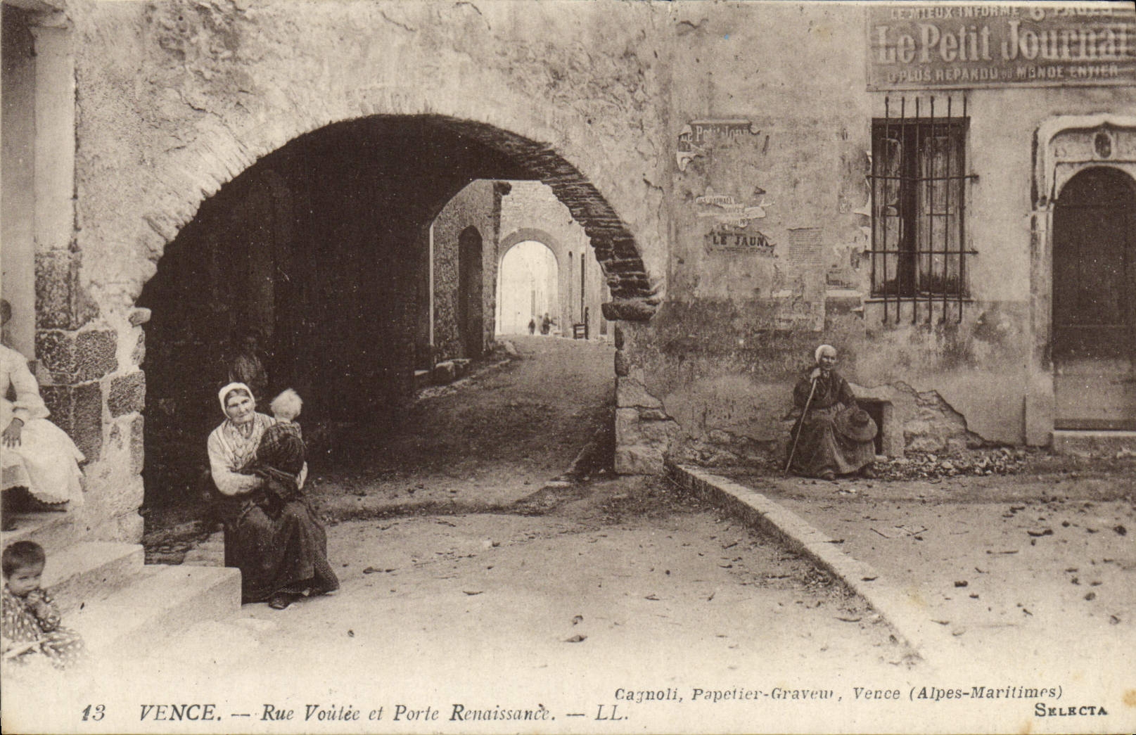 VINTAGE POSTCARD Vence Street Voutee And Porte Renaissance Child wife