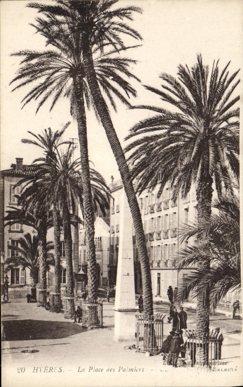 CPA Hyeres La Place des Palmiers