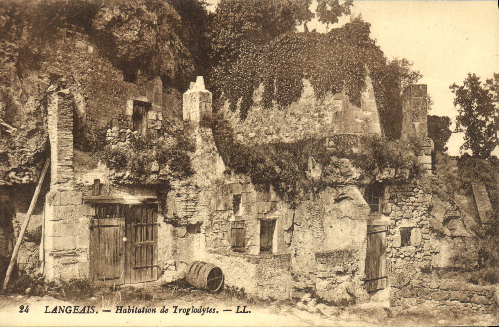 CPA Langeais Habitation De Troglodytes