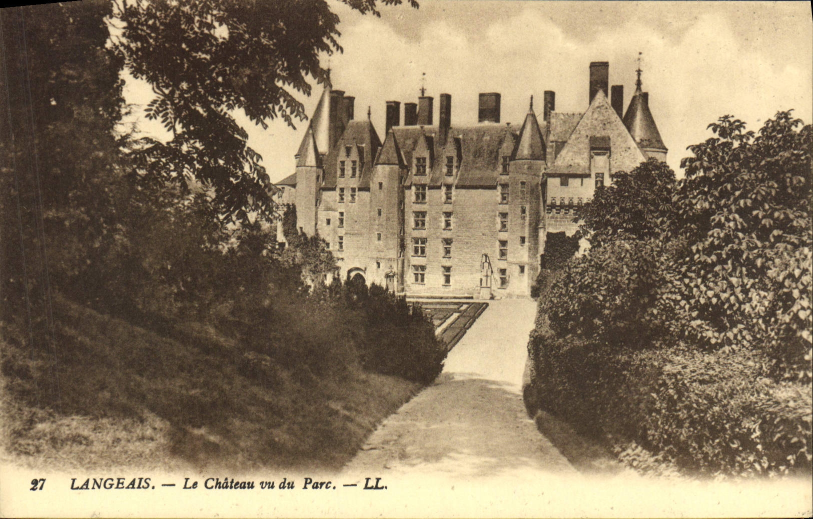 CPA Langeais Le Chateau Vu Du Parc
